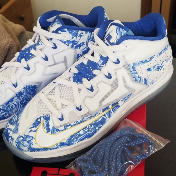 Nike Other - Max Lebron 11 Low "China"